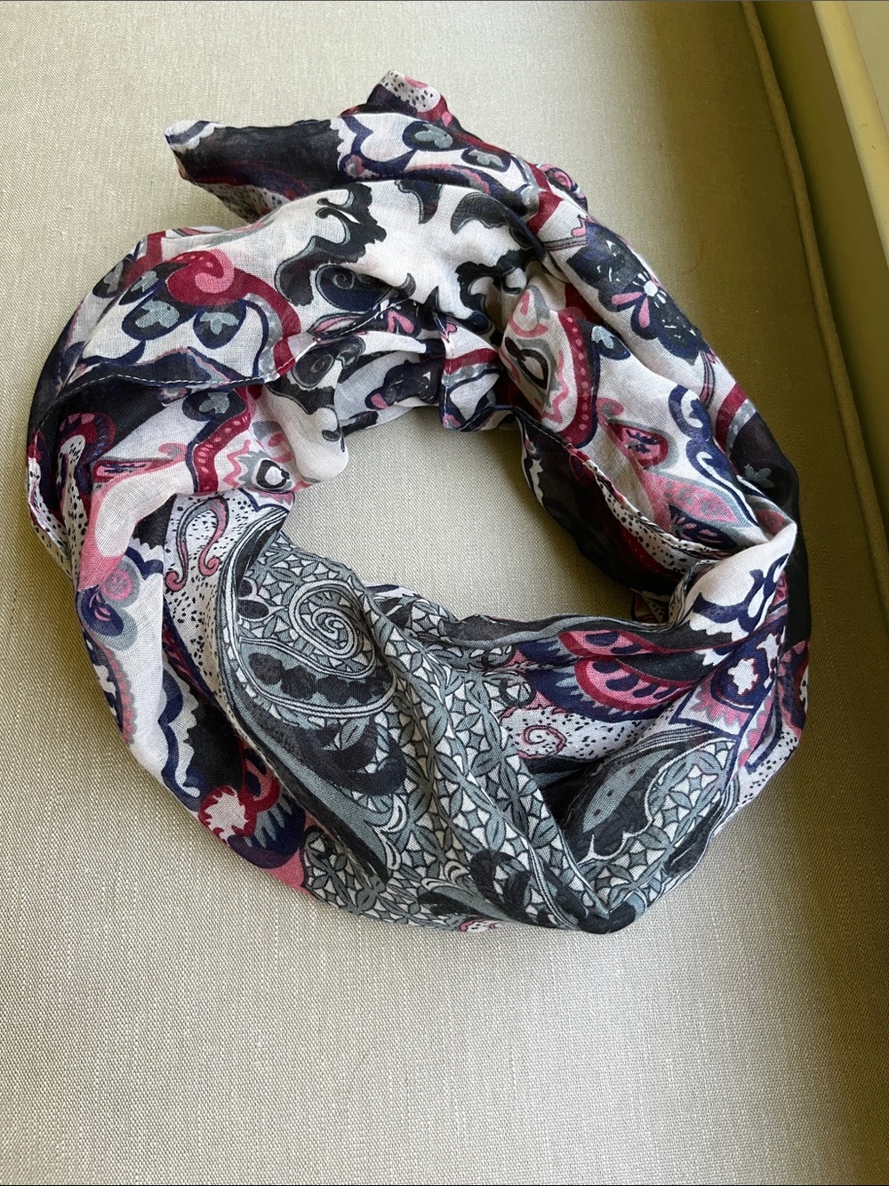 Pink Wine Black Gray Lightweight Paisley Scarf - Picture 1 of 4